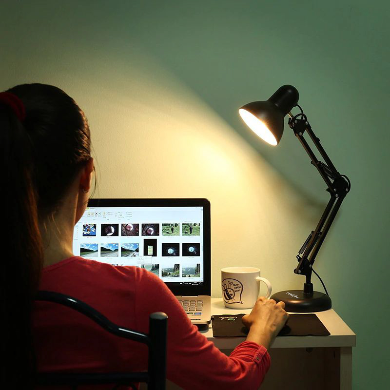 pracovná stolná lampa